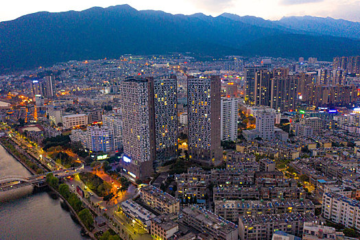 航拍云南大理市区夜景风光