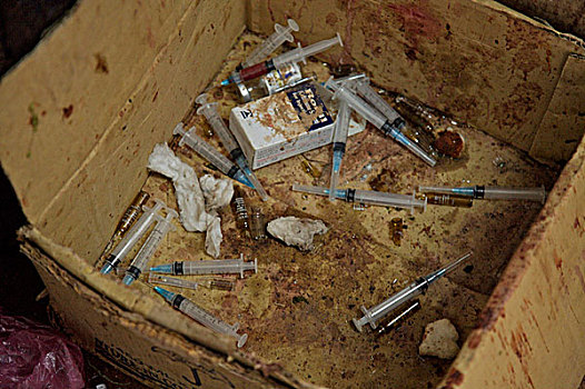 纸盒,一次性用品,注射器,针,私人诊所,附近,卡拉奇,交易,城市,巴基斯坦,九月,2006年