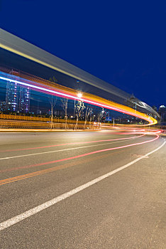 中国哈尔滨秋季城市道路建筑灯光夜景
