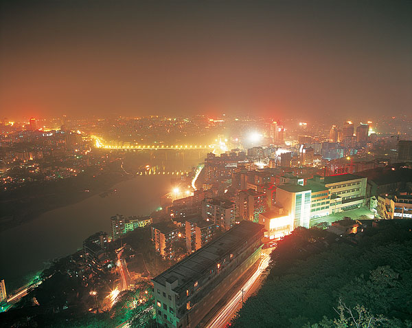 中国重庆嘉陵江沿岸风光