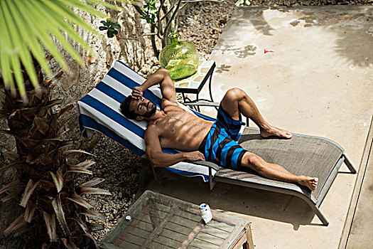 俯拍,一个,男人,穿,泳裤,躺着,沙滩椅