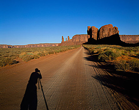 影子,一个人,土路,纪念碑谷,亚利桑那,美国