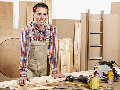 一个,男人,肖像,站立,木头,工作间