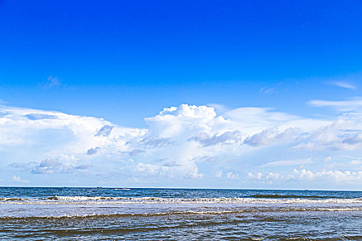 蓝天海洋沙滩