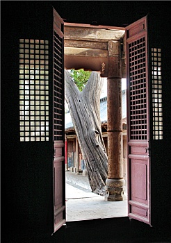 汾城文庙的大成殿侧门