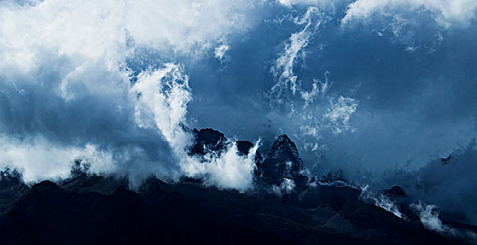 玉龙雪山高尔夫球场风景