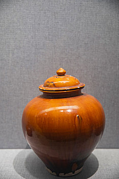 棕红釉瓷罐