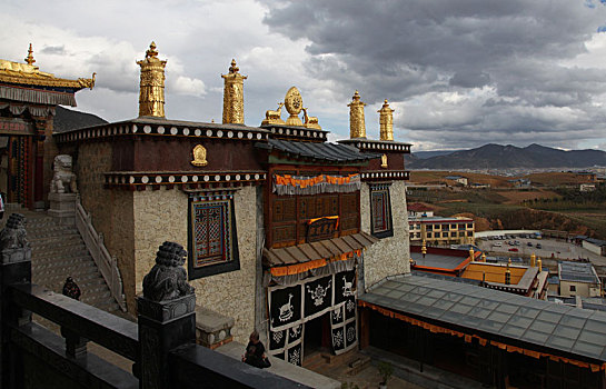云南省,规模,最大的,藏传佛教,寺院,松赞林寺