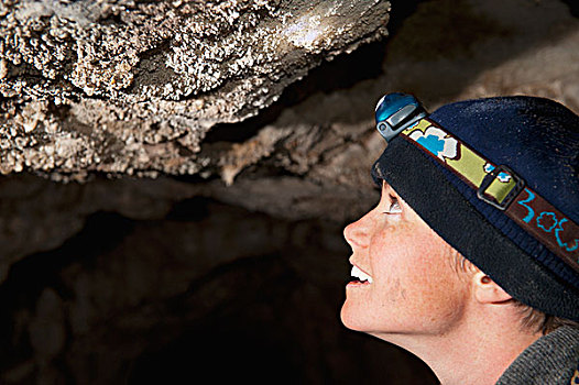 女人,检查,洞穴,爆米花,不列颠哥伦比亚省,加拿大