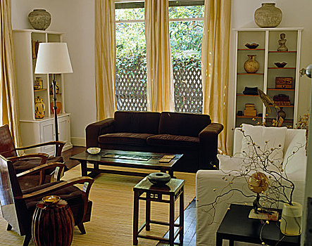 软垫,沙发,椅子,茶几,正面,窗户