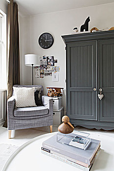角,舒适,客厅,苍白,灰色,扶手椅,抽象拼贴画,墙壁,农舍,柜橱,涂绘,暗色