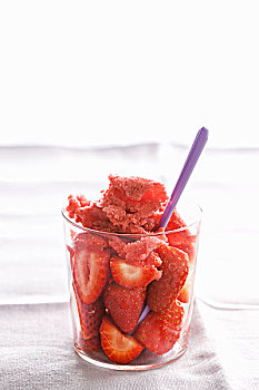 草莓沙拉,草莓,格兰尼塔冰品