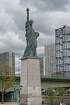 法国巴黎自由女神像