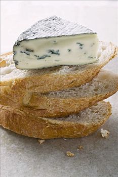 块,蓝纹奶酪,白面包