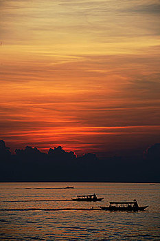 柬埔寨洞里萨湖夕阳