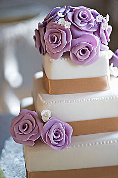 三个,层次,婚礼蛋糕,紫色,杏仁糖玫瑰花