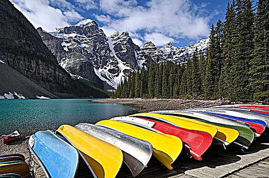 独木舟,码头,冰碛湖,班芙国家公园,艾伯塔省,加拿大