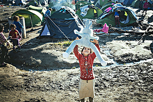 孩子,玩,毛绒玩具,难民,露营,边界,马其顿,希腊,欧洲