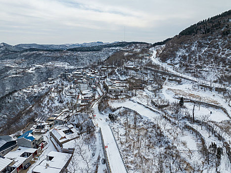 济南西营拔槊泉村雪景