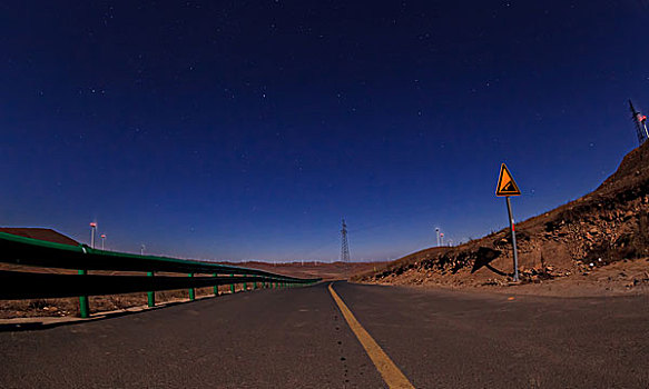 草原天路夜景