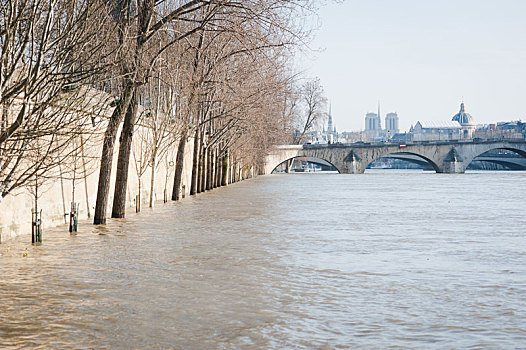 法国巴黎塞纳河涨水