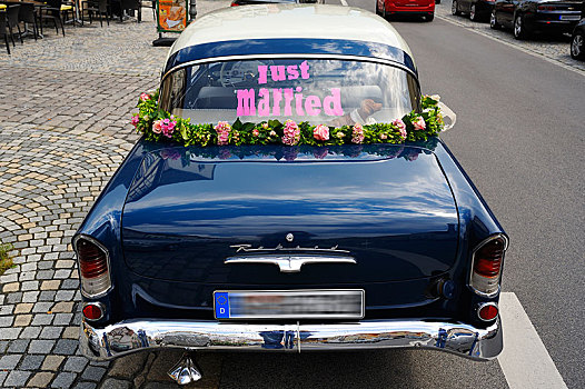 蓝色,汽车,使用,婚礼,文字,结婚,后面,窗户,弗兰克尼亚,巴伐利亚,德国,欧洲