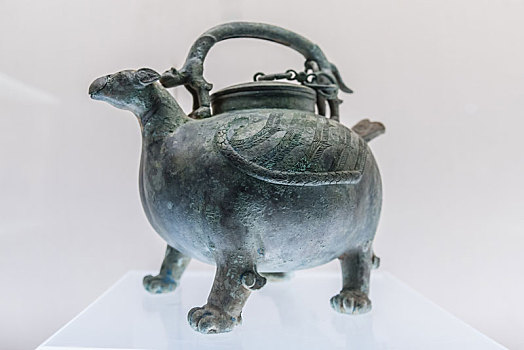 上海博物馆的战国早期错金银鸟兽形盉