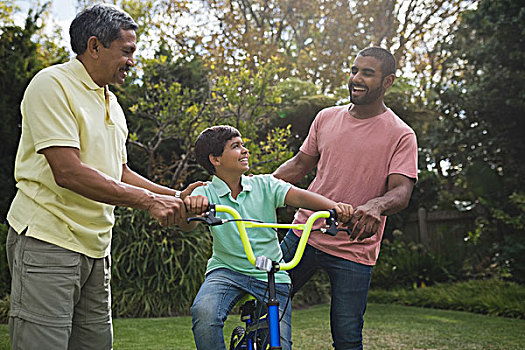 高兴,父亲,爷爷,男孩,骑自行车,公园