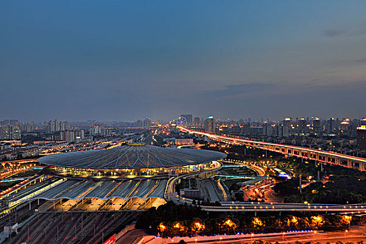 上海南站夜景