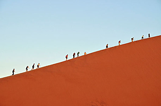 游客,攀登,沙丘,靠近,索苏维来地区,纳米布沙漠,纳米比沙漠,公园,纳米比亚,非洲