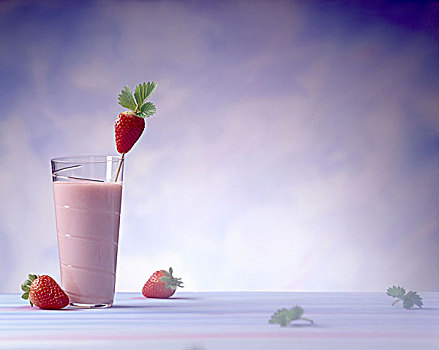 草莓牛奶,饮料