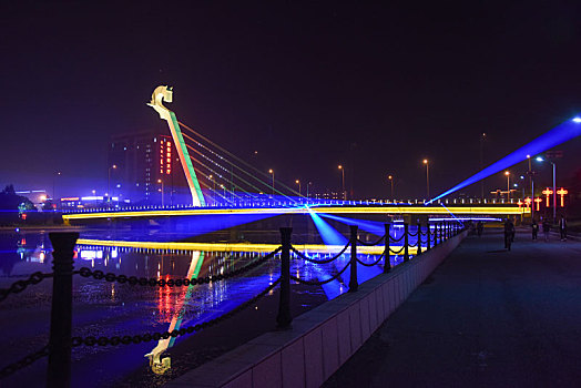 内蒙古自治区呼和浩特市敕勒川大桥夜景