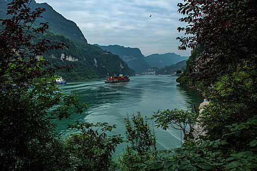 宜昌,三峡人家,长江,运输,航道,民俗,表演,风景,景点,旅游,高山,瀑布,河流,神秘,树木,植被,峡谷,壮观