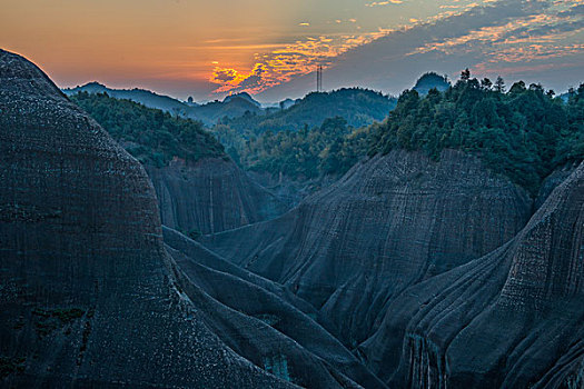 山,太阳,逆光,刺眼,线条,层次,驴友,旅行,地质公园,丹霞地貌,灌木,水潭,素材,质感,设计,细腻,纹理,树