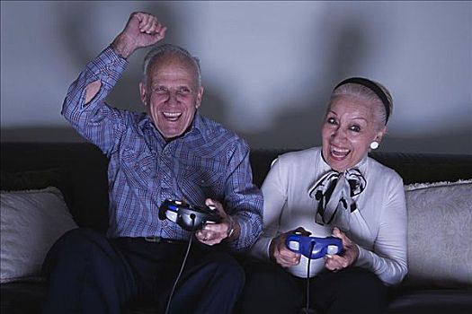 老年,夫妻,玩,电子游戏