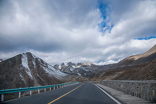 中国公路建设史上的丰碑-----g217国道独库公路独山子段