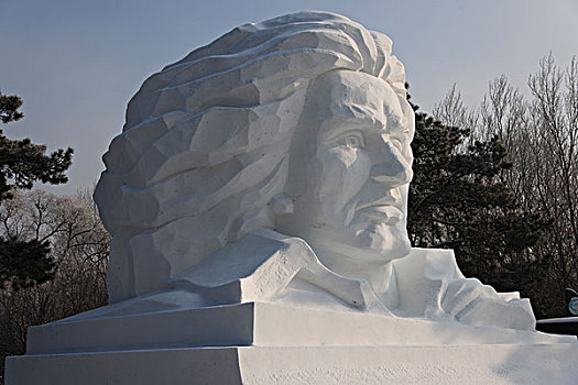 贝多芬雪雕像