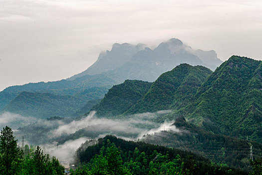 重庆酉阳,晨雾细雨美青山