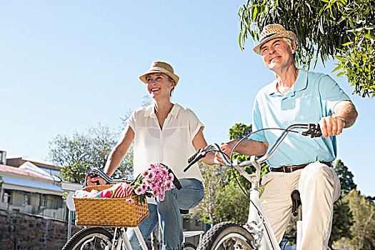 高兴,老年,夫妻,骑自行车,城市