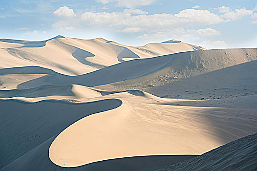 敦煌鸣沙山沙漠风光