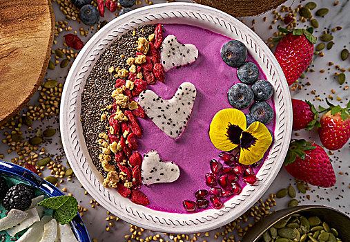 碗,冰沙,火龙果,心形,蓝莓,石榴,种子,情人节