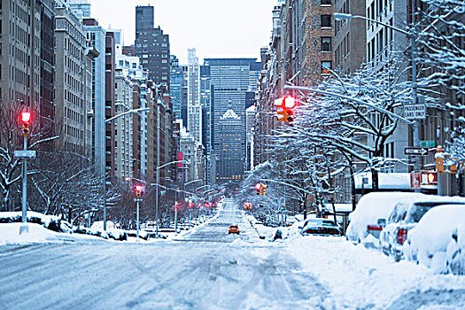 城市街道,积雪