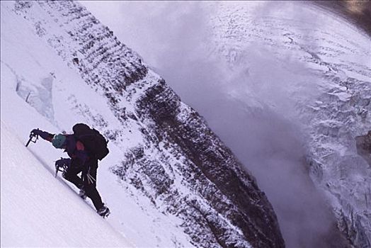 俯拍,一个人,攀登,山,碧玉国家公园,艾伯塔省,加拿大