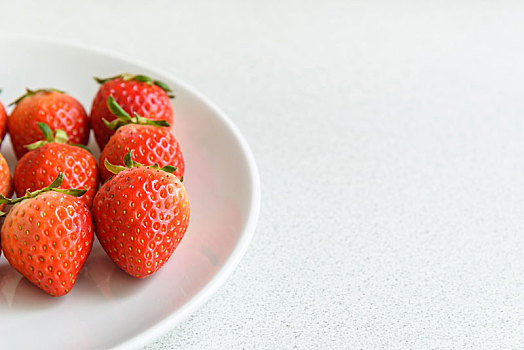 草莓,盘子,聚焦
