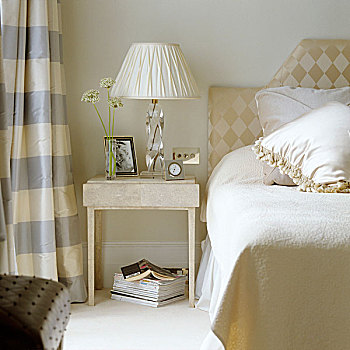 台灯,白色,布,荫凉,苍白,边桌,靠近,床,软垫,床头板