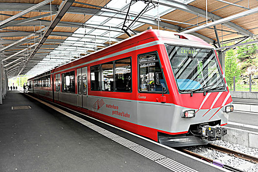 列车,火车站,策马特峰,瓦莱州,阿尔卑斯山,瑞士,欧洲