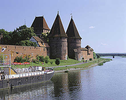 波兰,河,码头,夏天,马尔堡,宫殿,建筑,砖制建筑,景象,目的地,旅游,船,人