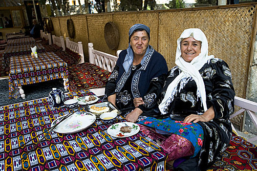 乌兹别克斯坦,布哈拉,女人,街头餐厅