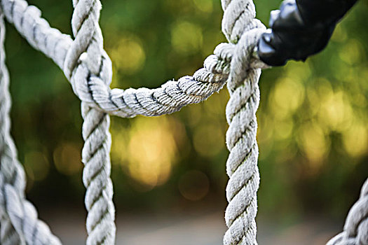 公园里的攀爬绳索