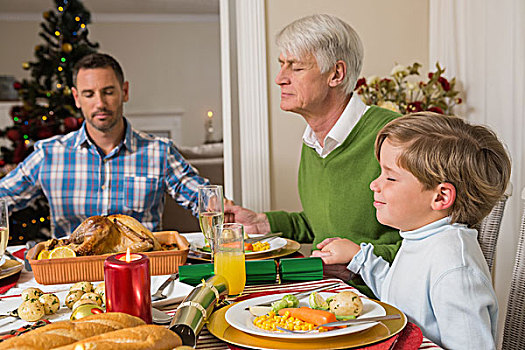大家庭,饭前祷告,圣诞节